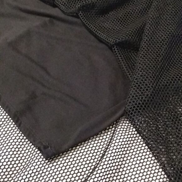 NWOT Hot Topics black fishnet mesh skirt - Picture 4 of 10